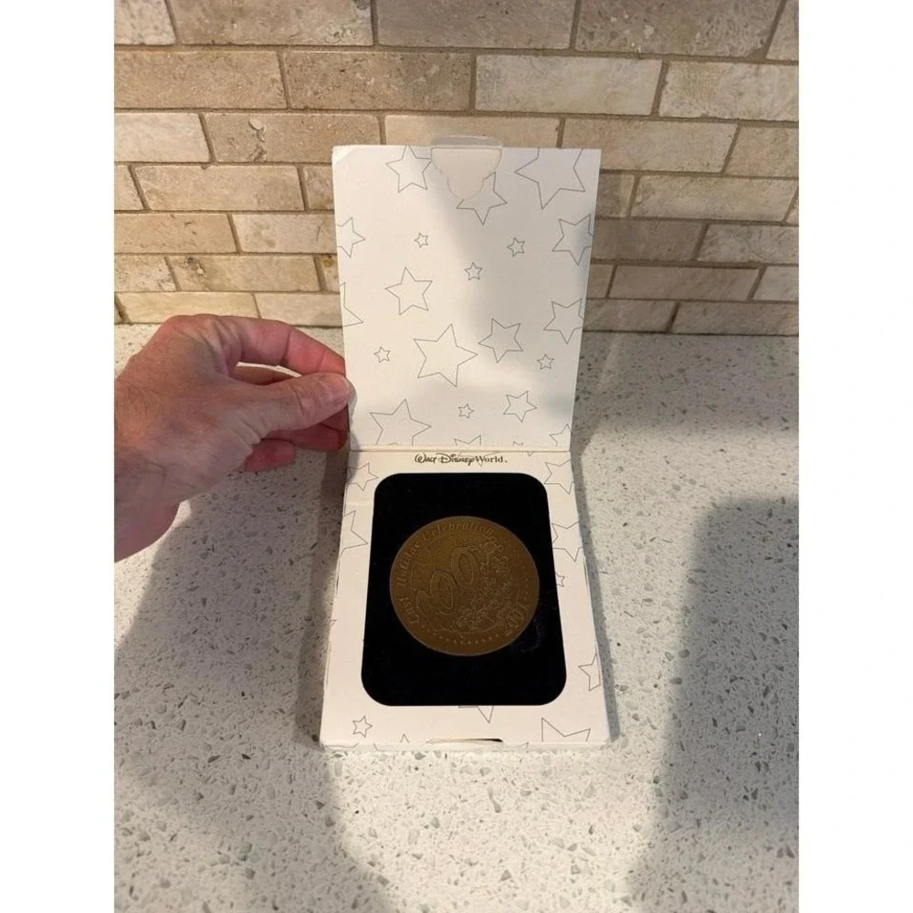Disney Cast Member Coin‎ Medallion 2001 100 Years Magic